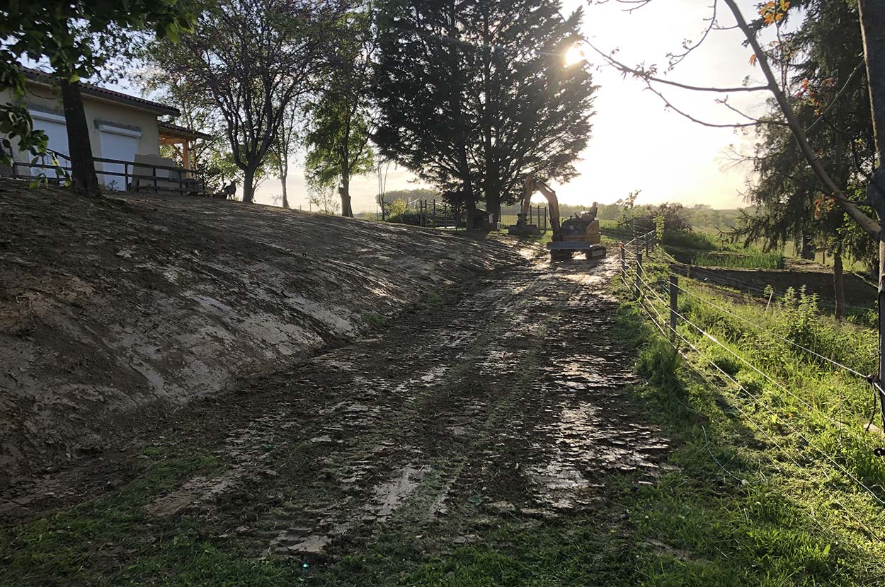 Aménagement extérieur 32, Aménagement extérieur Péguilhan, Aménagement extérieur Saint-Gaudens, Assainissement 32, Assainissement Péguilhan, Assainissement Saint-Gaudens, Démolition 32, Démolition Péguilhan, Démolition Saint-Gaudens, Enrobés 32, Enrobés Péguilhan, Enrobés Saint-Gaudens, Goudronnage 32, Goudronnage Péguilhan, Goudronnage Saint-Gaudens, Rétention eau pluviale 32, Rétention eau pluviale Péguilhan, Rétention eau pluviale Saint-Gaudens, Travaux de démolition 32, Travaux de démolition Péguilhan, Travaux de démolition Saint-Gaudens